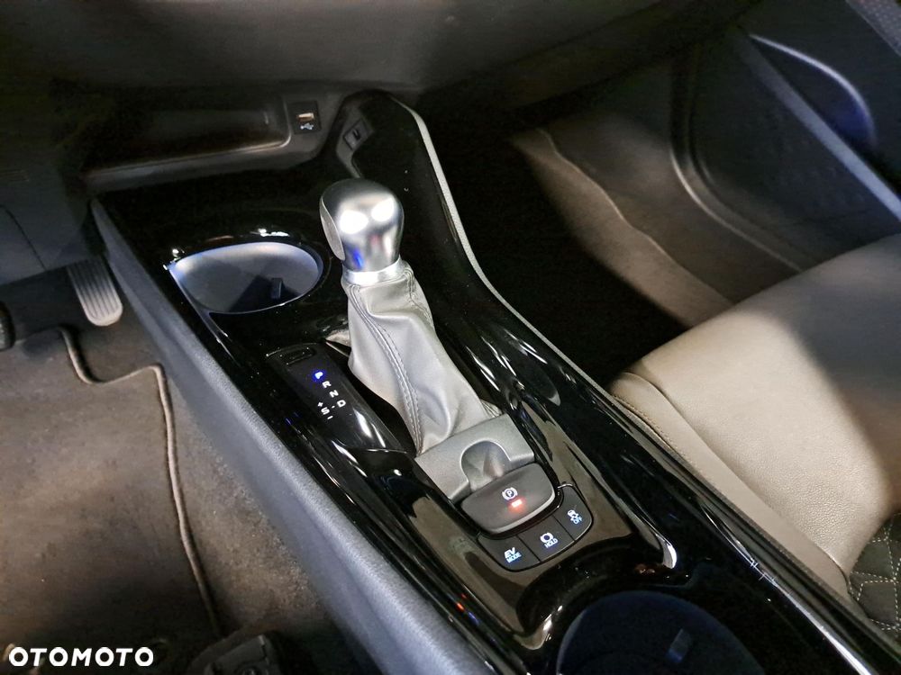 Toyota C-HR 2.0 Hybrid Executive - 26