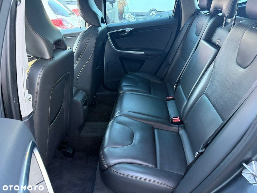 Volvo XC 60 D4 AWD Geartronic Momentum - 22