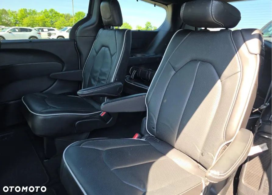 Chrysler Pacifica - 11