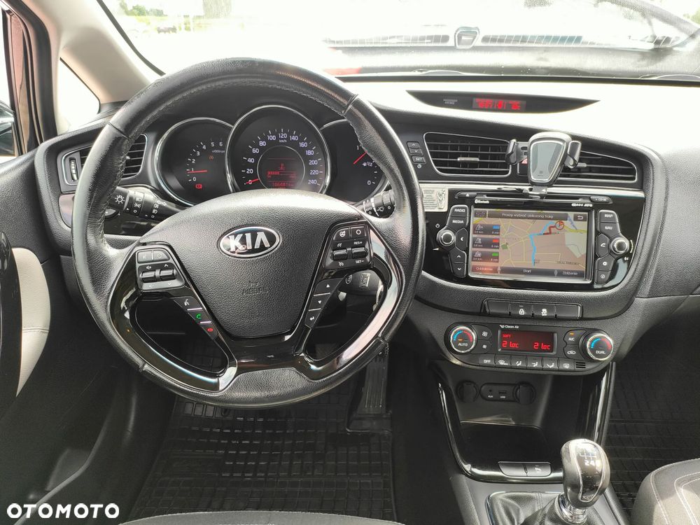 Kia Ceed - 4