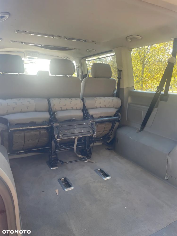 Volkswagen Caravelle - 13