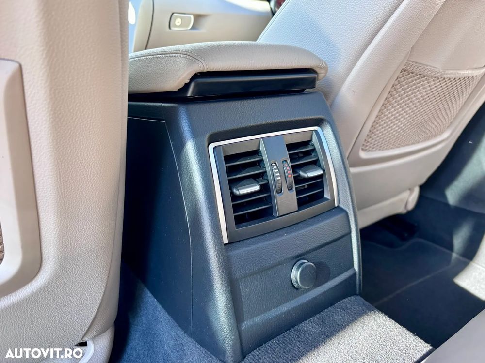 BMW Seria 3 320i Aut. Luxury Line - 30