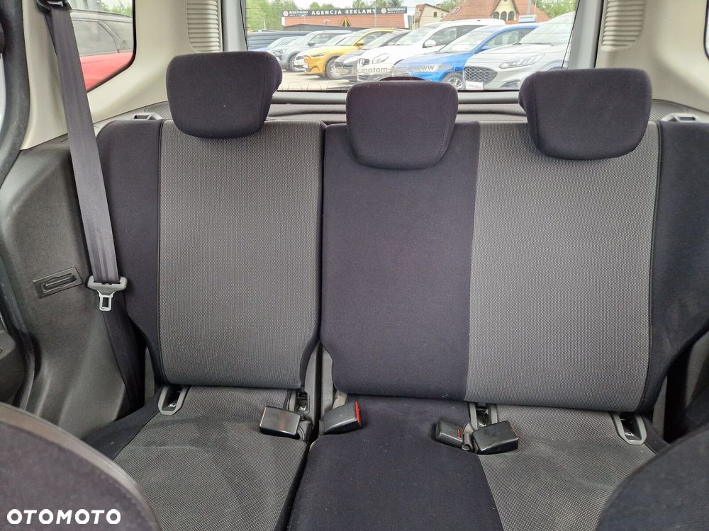 Ford Transit Courier - 19