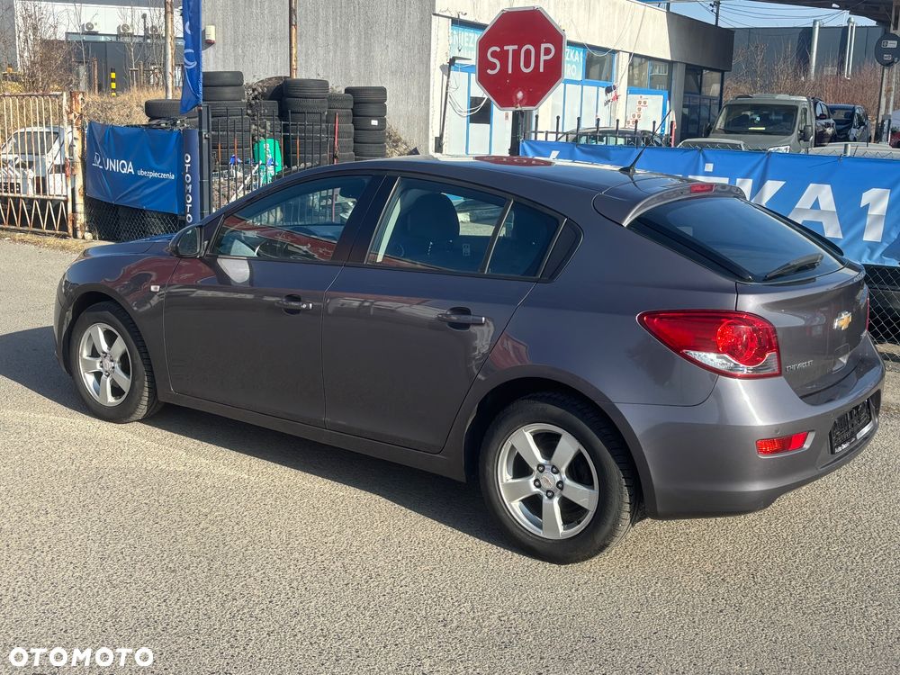 Chevrolet Cruze 1.6 LT - 12