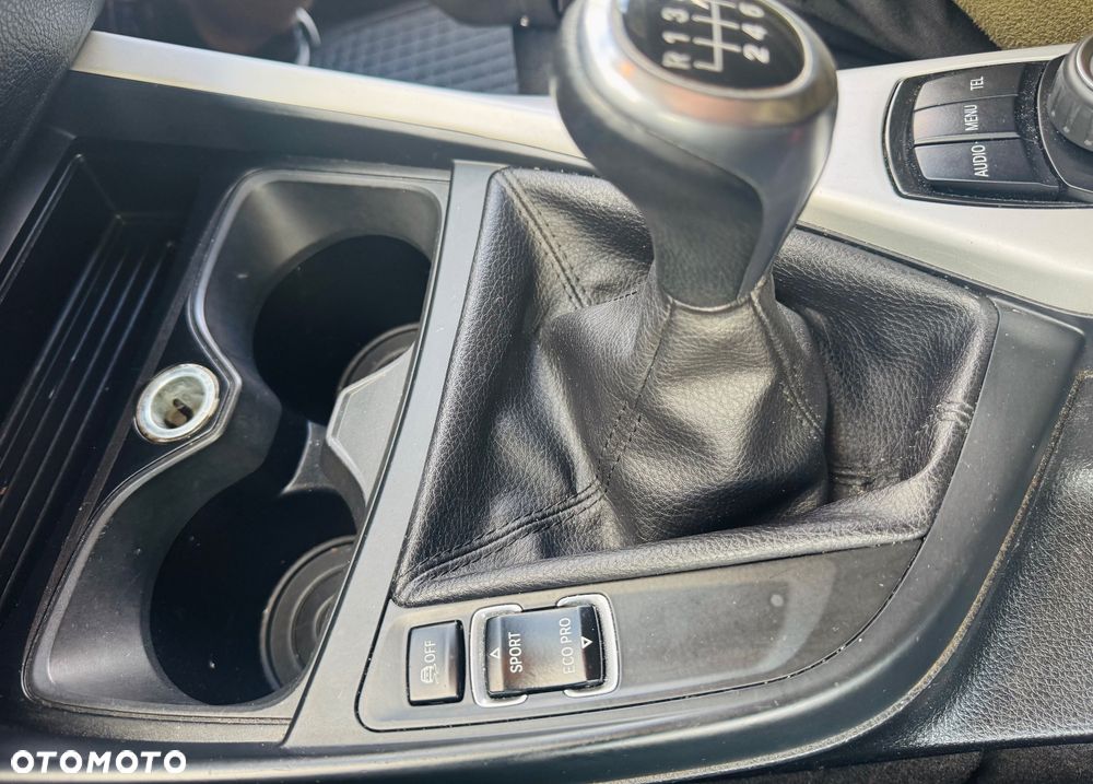 BMW Seria 1 116i - 24