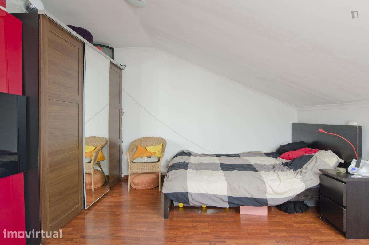 Quarto - localizado em Alcântara Lisbon - Grande imagem: 2/18