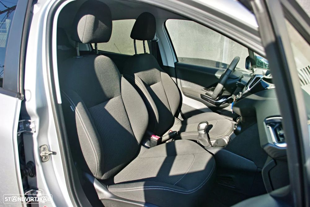 Peugeot 208 1.2 PureTech Style - 15