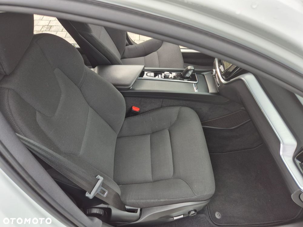Volvo V60 B3 B R-Design - 16