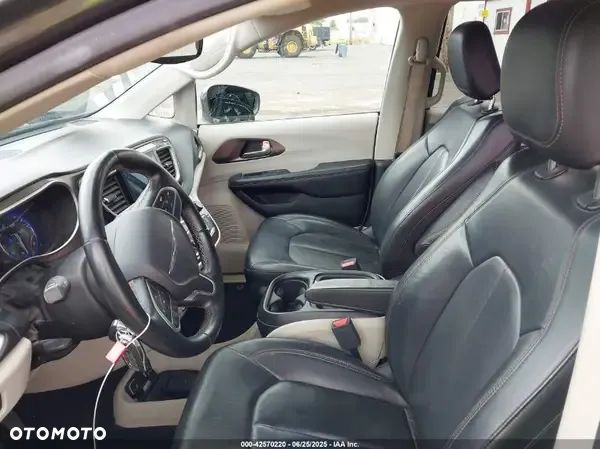Chrysler Pacifica - 8