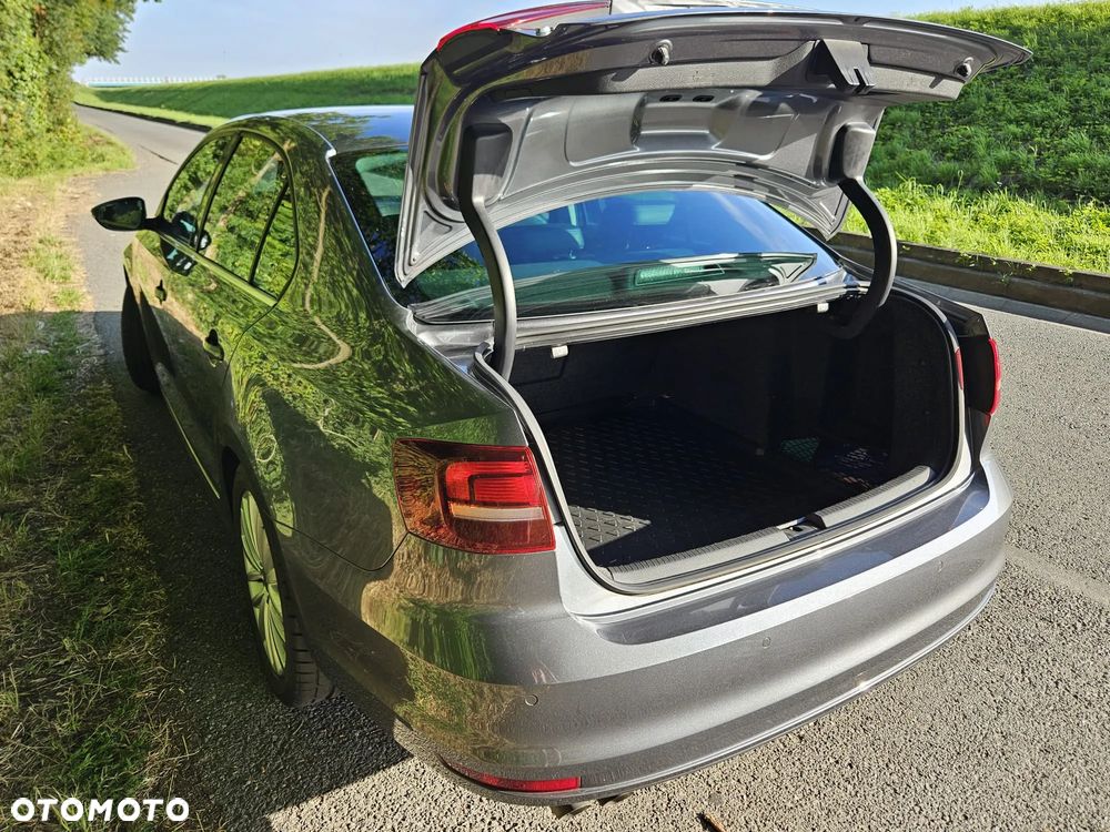 Volkswagen Jetta - 30