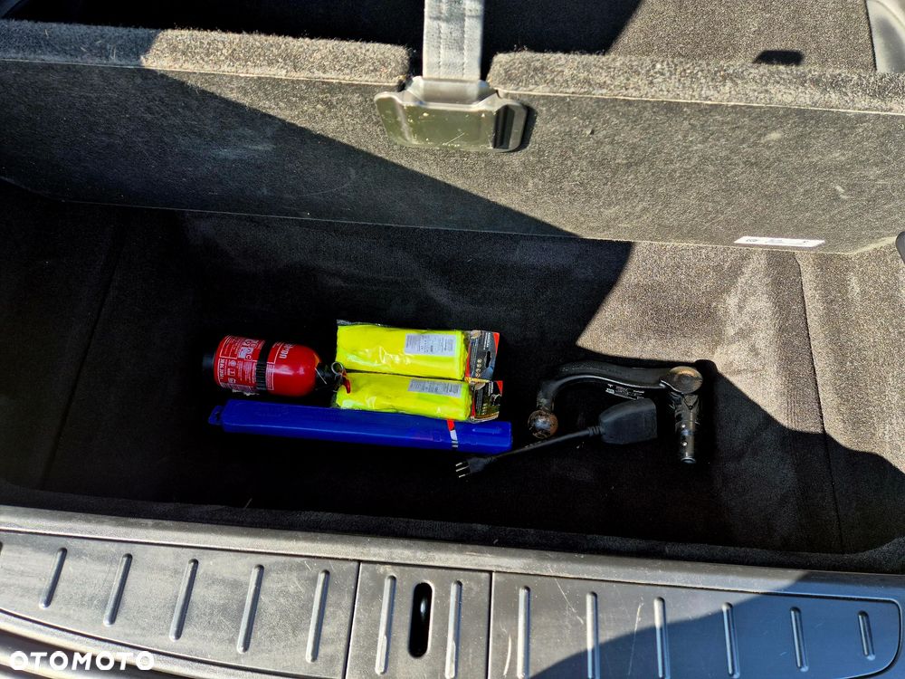Tesla Model X - 13