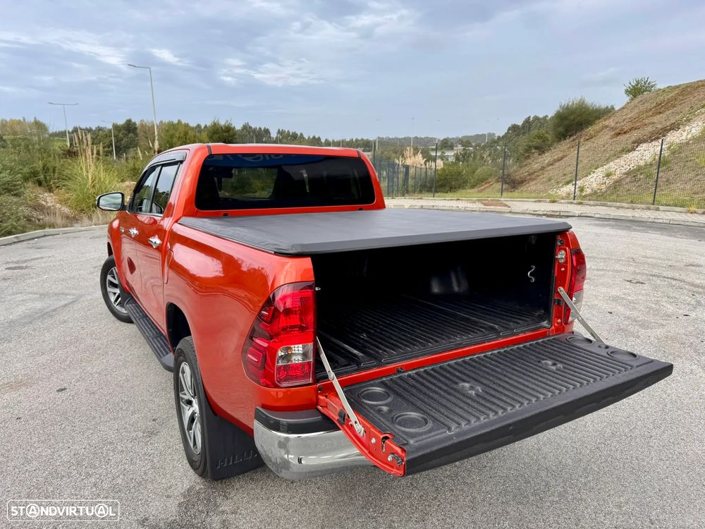 Toyota Hilux 2.4 D-4D 4WD Premium Edition - 13