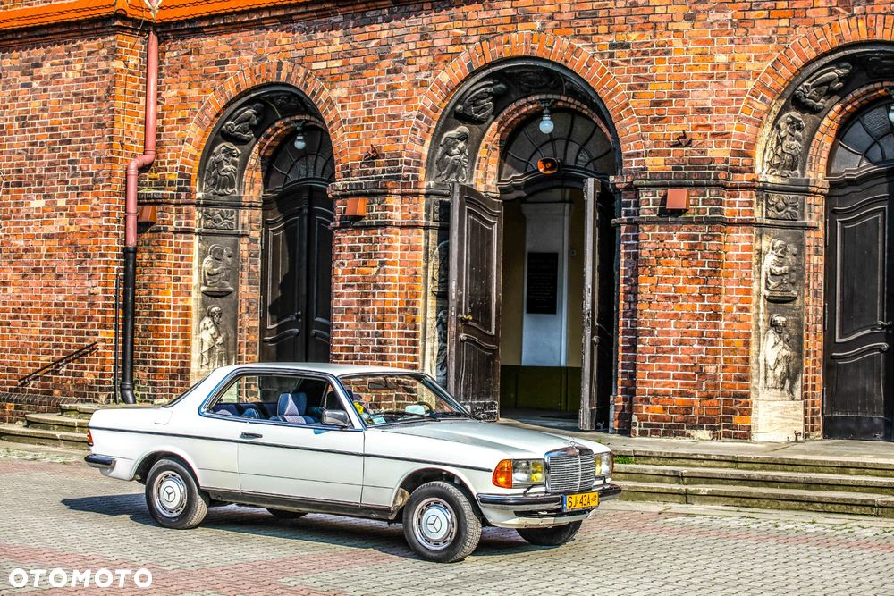 Mercedes-Benz W123 - 13