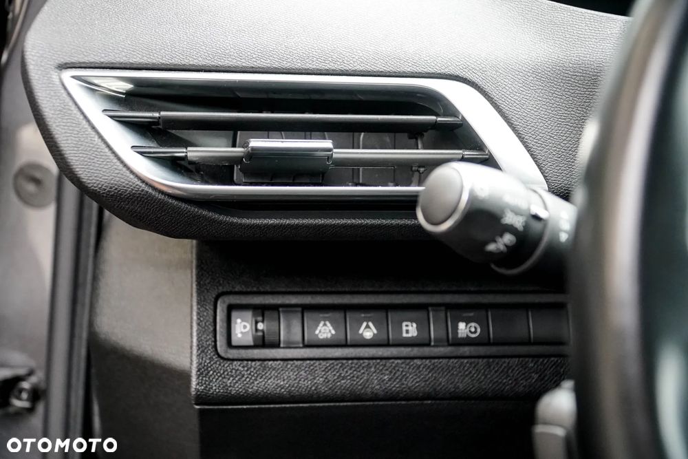 Peugeot 3008 225 e-EAT8 Allure - 32