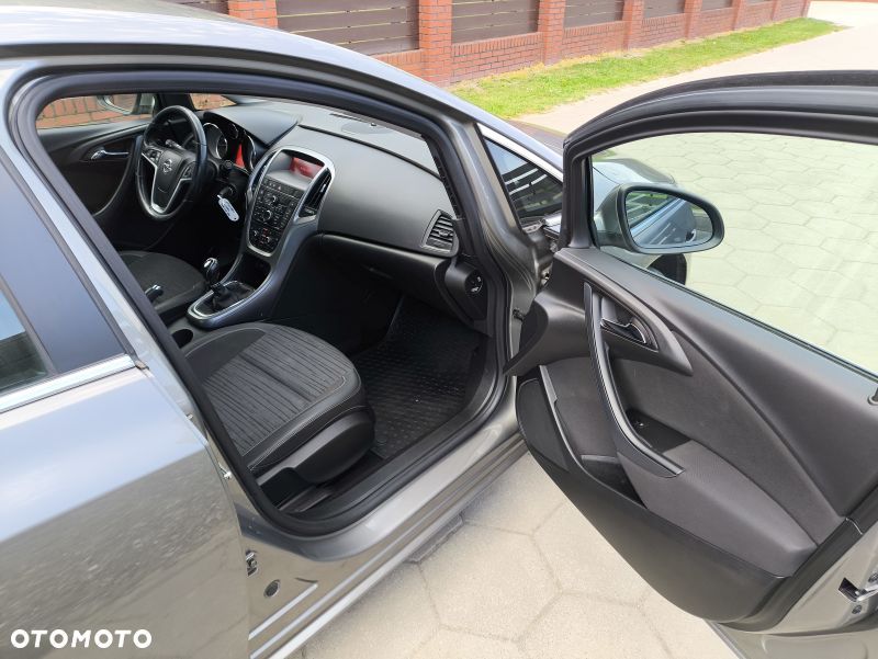 Opel Astra 1.4 T Executive - 8