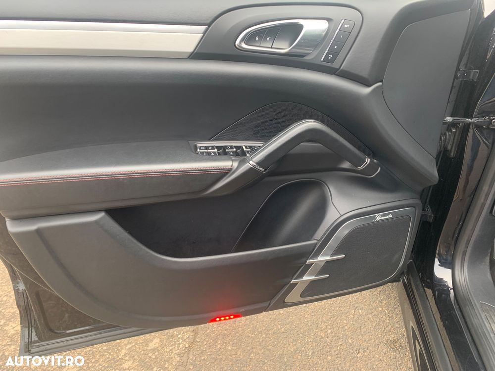 Porsche Cayenne - 34