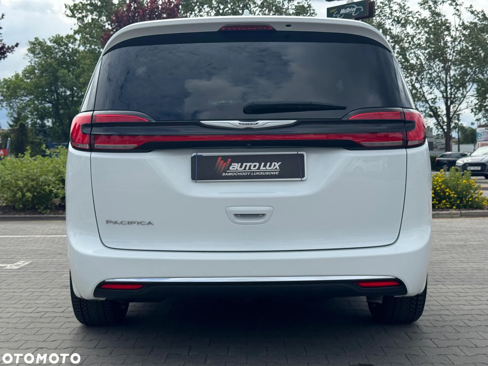 Chrysler Pacifica - 16