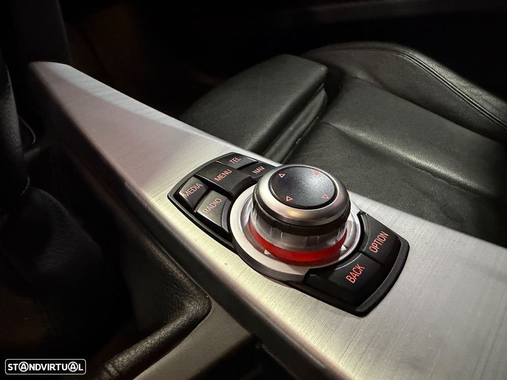 BMW 320 d xDrive Sport Line - 34