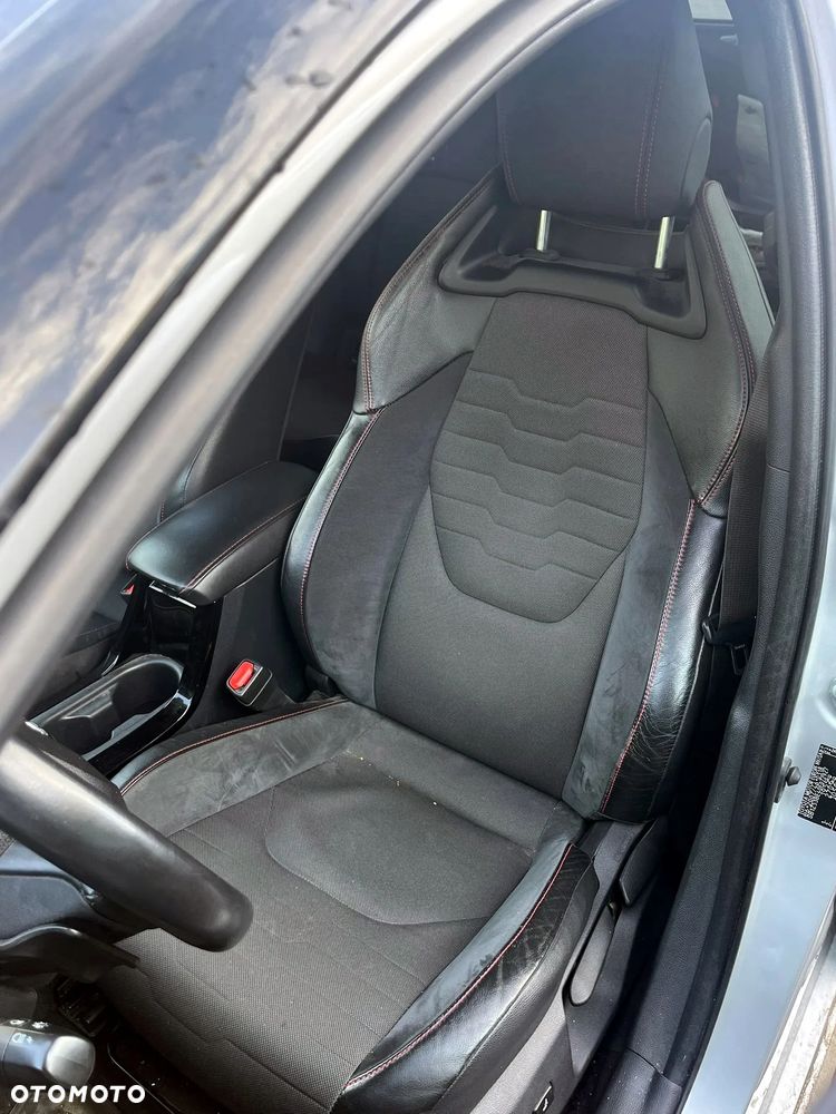 Toyota Corolla 2.0 Hybrid GR Sport Dynamic - 11