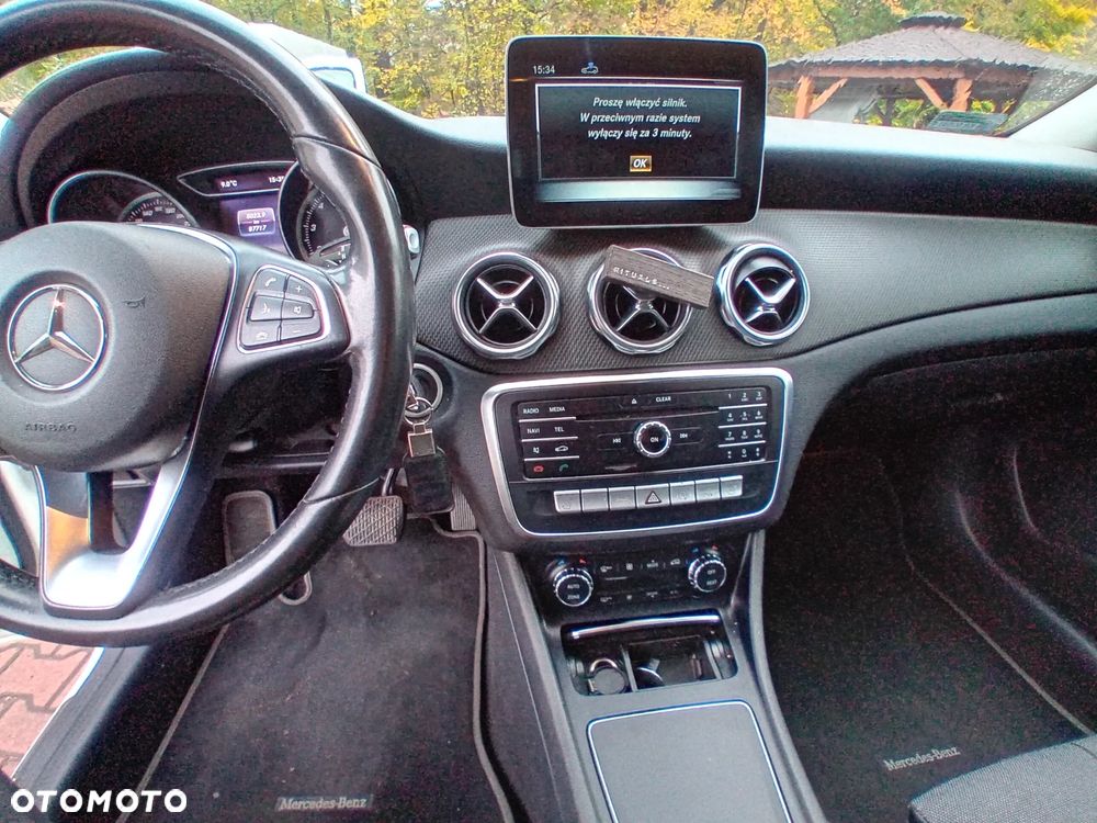 Mercedes-Benz GLA 200 7G-DCT Urban - 18