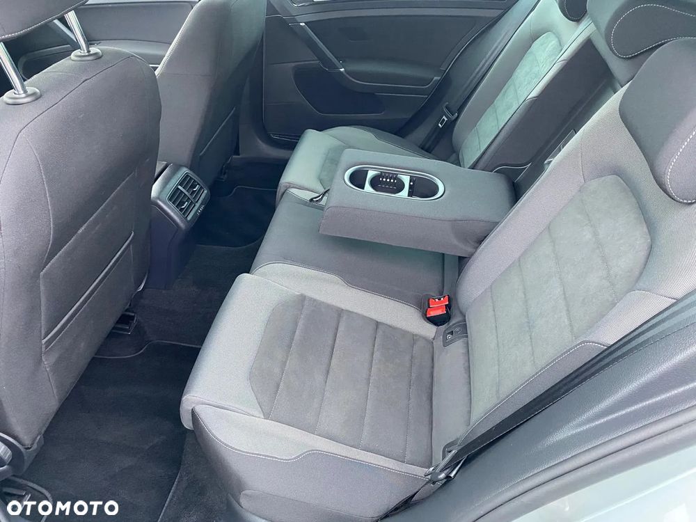 Volkswagen Golf 2.0 BlueTDI DSG Highline - 23