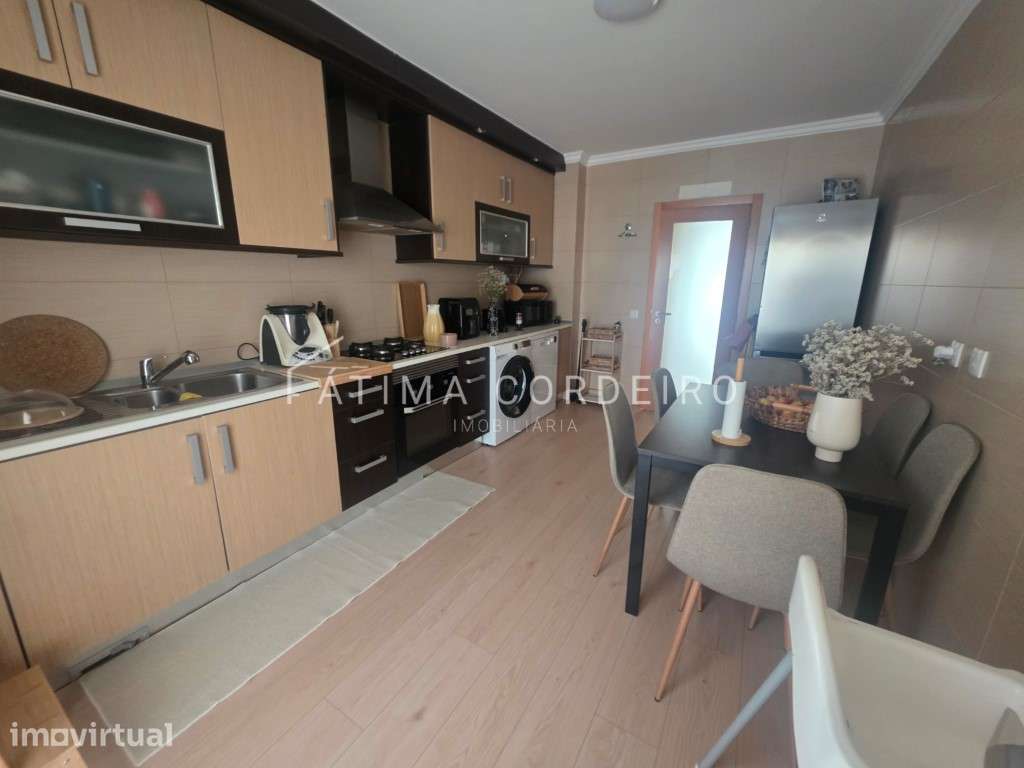 Excelente Apartamento T2 remodelado com parqueamento em ótima local... - Grande imagem: 5/37