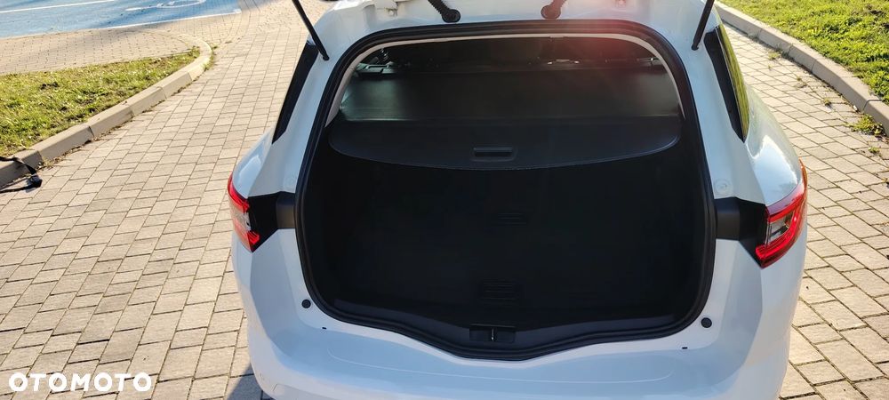 Renault Megane ENERGY TCe 130 Start & Stop Paris Business - 30