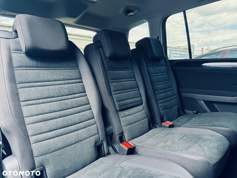 Volkswagen Touran - 24