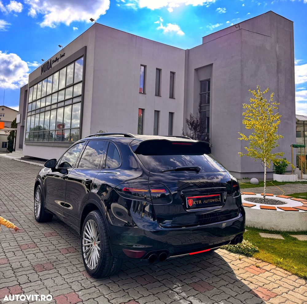 Porsche Cayenne 3.0 L V6 - 4