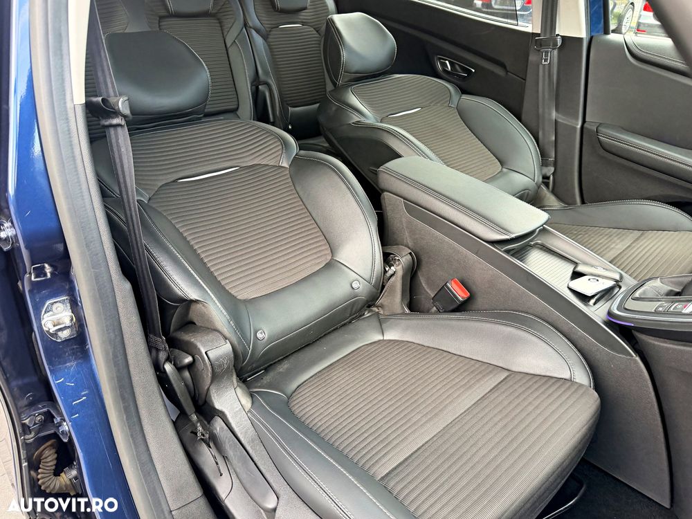Renault Grand Scenic - 17