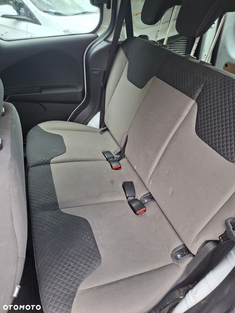 Ford Transit Courier - 14