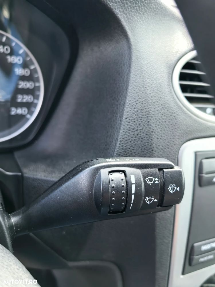 Ford Focus 1.6i Trend - 8