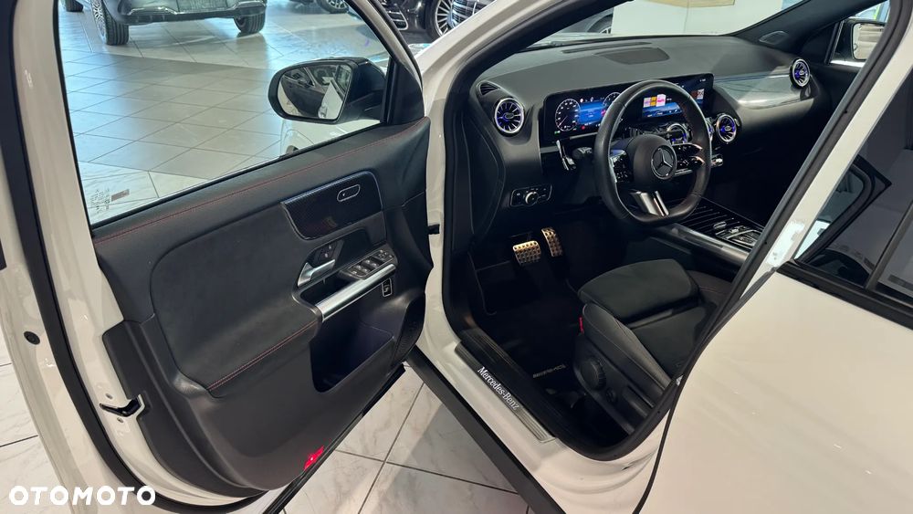 Mercedes-Benz GLA 200 AMG Line - 9
