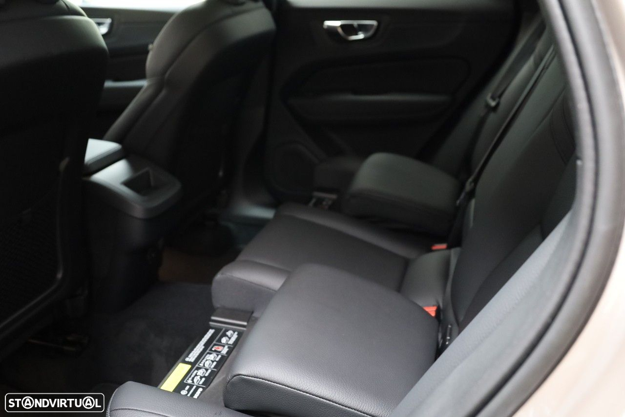 Volvo XC 60 2.0 B4 Plus Bright - 11