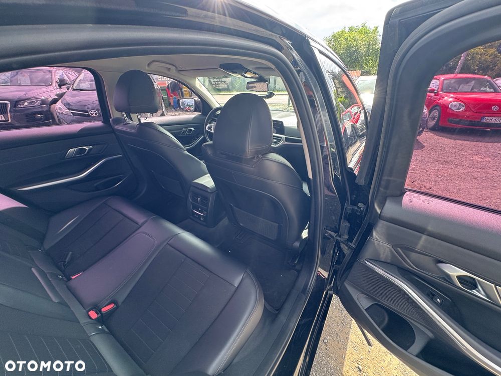 BMW Seria 3 318d Sport Line Shadow - 21
