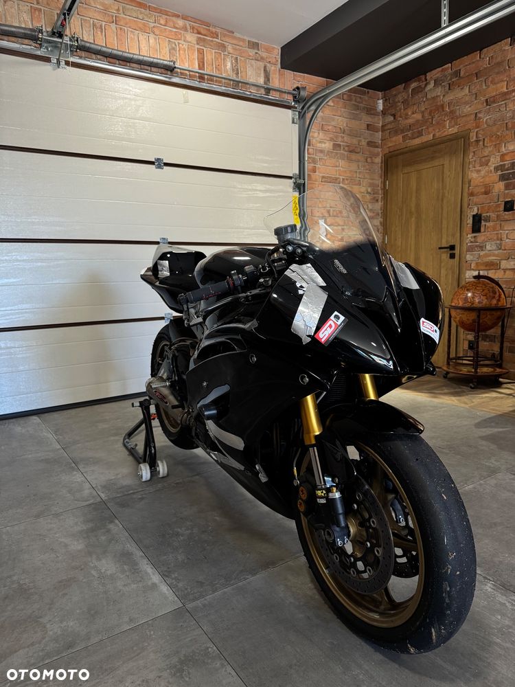 Yamaha R6 - 2