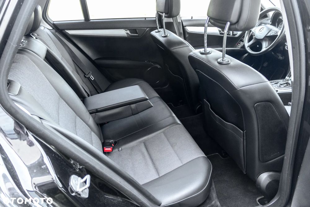 Mercedes-Benz Klasa C 250 CDI BlueEff Avantgarde 4-Matic - 29