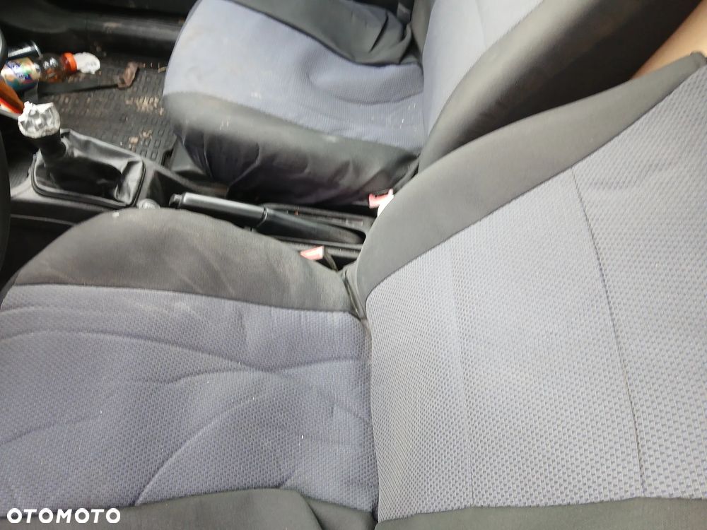FIAT GRANDE PUNTO 649  fotel fotele kanapa deska kokpit podsufitka boczek boczki klamka - 7