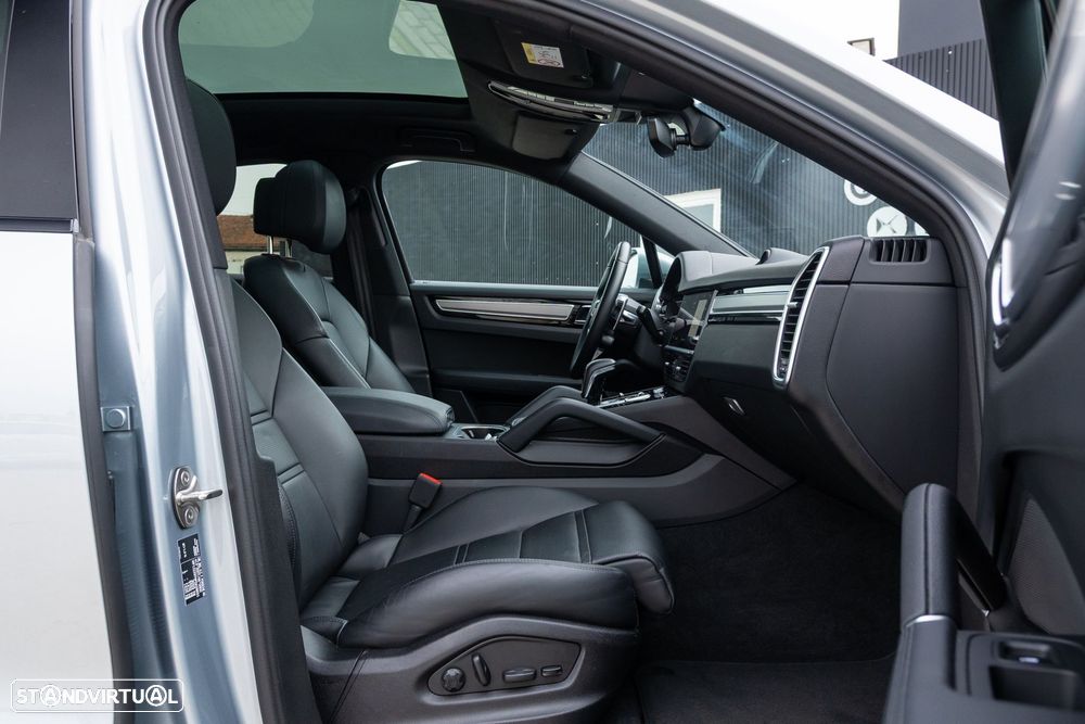 Porsche Cayenne Coupé E-Hybrid - 22