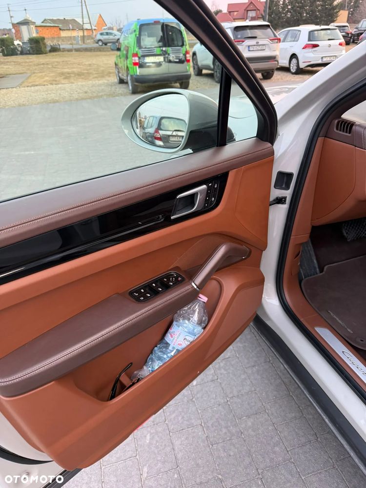 Porsche Cayenne Platinum Edition - 12