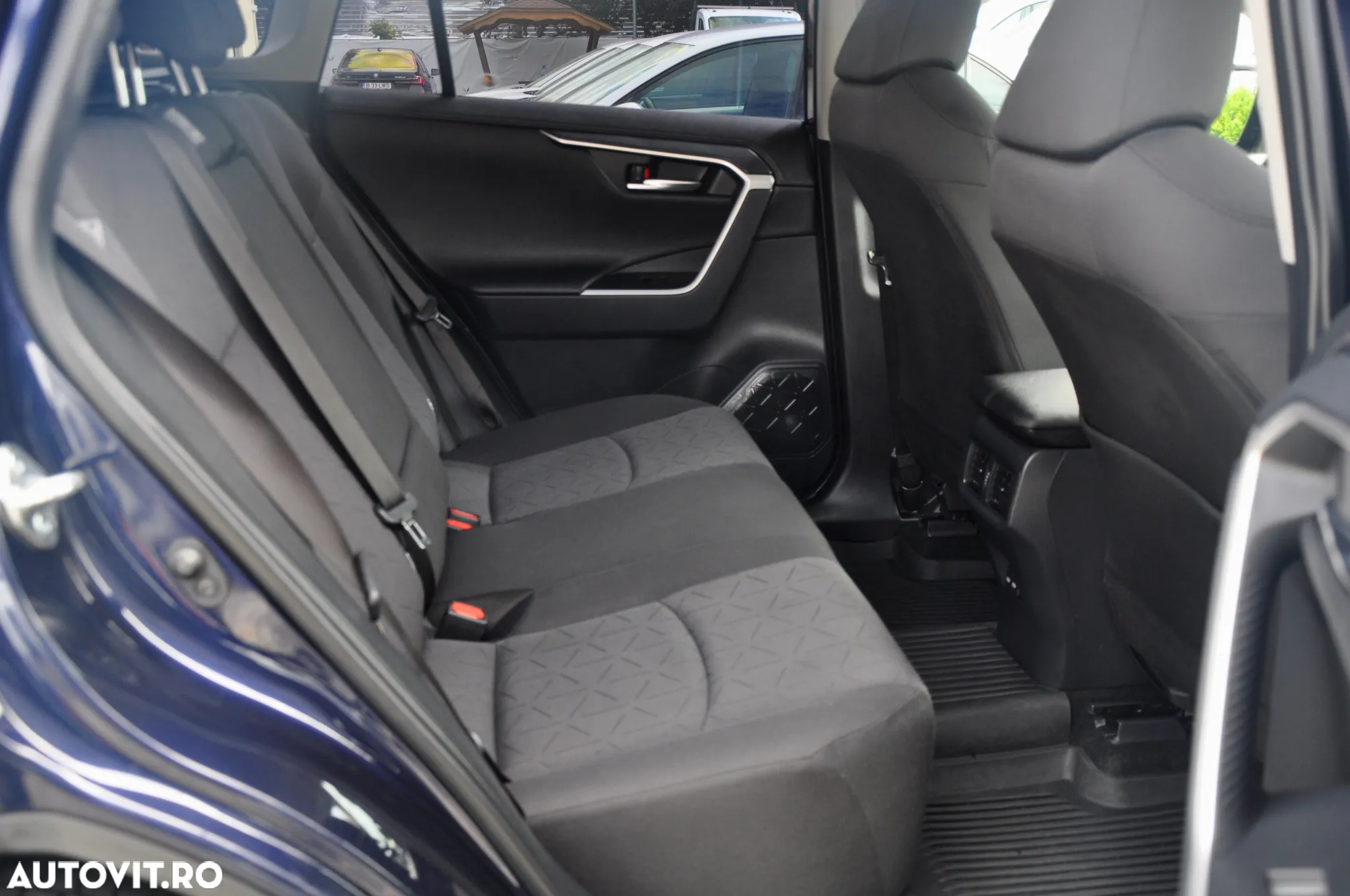 Toyota RAV4 - 8