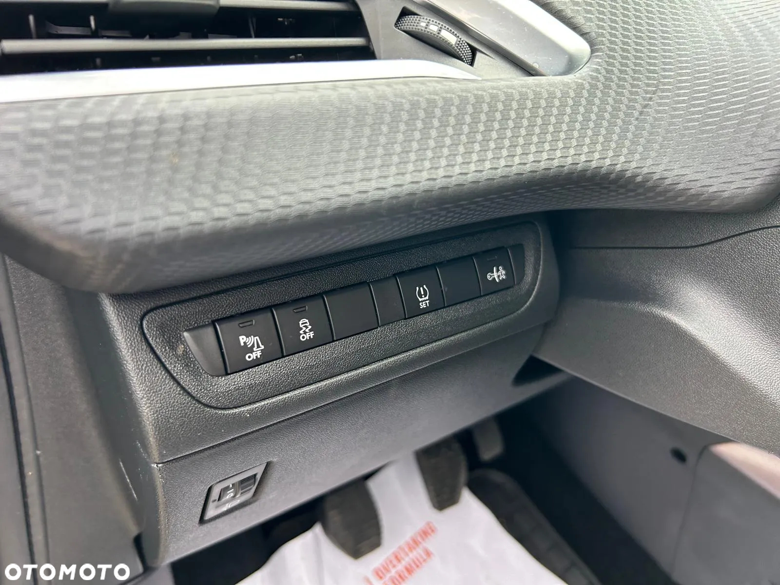 Peugeot 2008 1.2 Pure Tech Style EU6 - 27