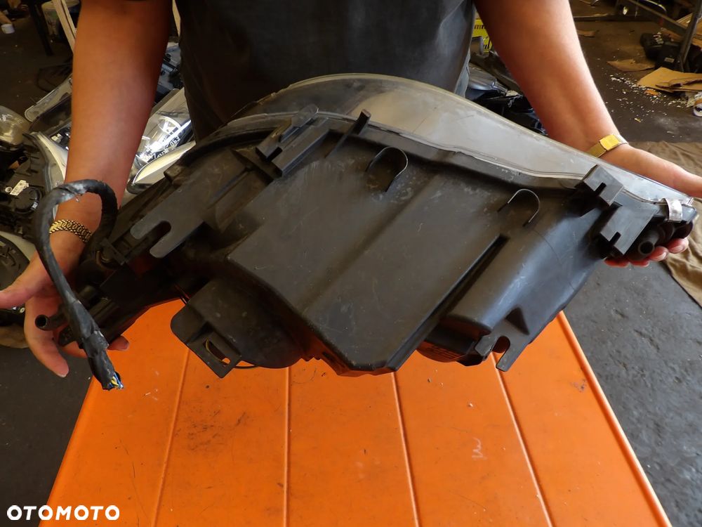 BMW - E60 - LIFT - H7 - PĘKNIĘTE SZKŁO - PRAWA LAMPA PRZEDNIA - UK - 7177730 - 5