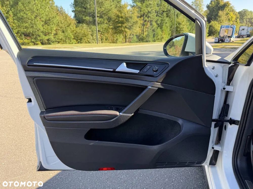 Volkswagen Golf - 17