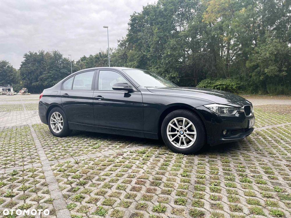 BMW Seria 3 318d Sport Line Shadow - 16