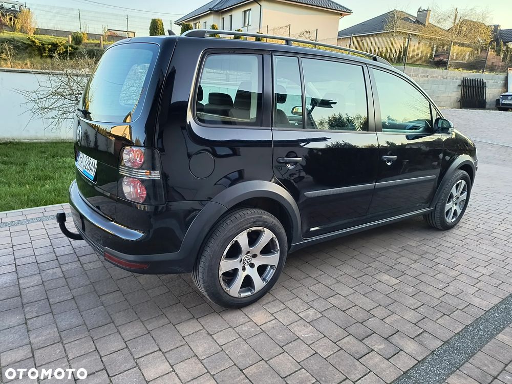 Volkswagen Touran 2.0 TDI DPF Cross DSG - 5