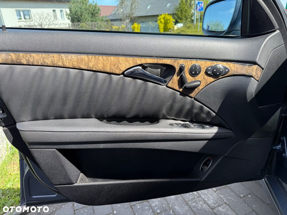 Mercedes-Benz Klasa E 320 CDI T Avantgarde - 26