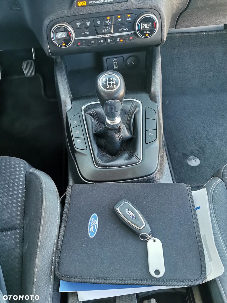 Ford Focus 1.6 FF Titanium - 9