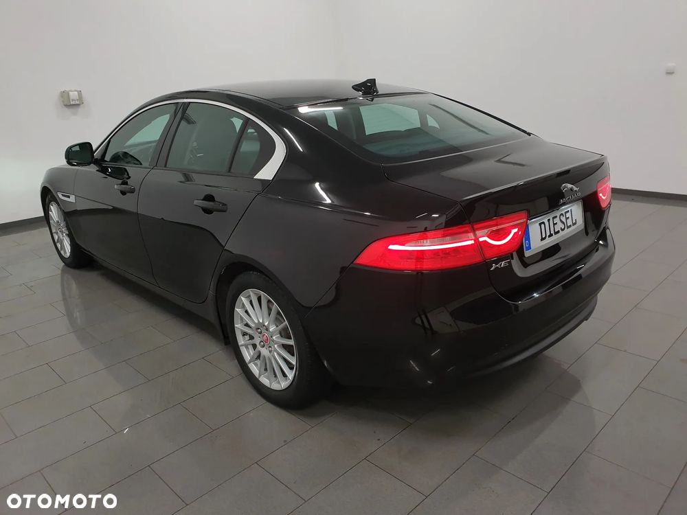 Jaguar XE 2.0 D Prestige - 4