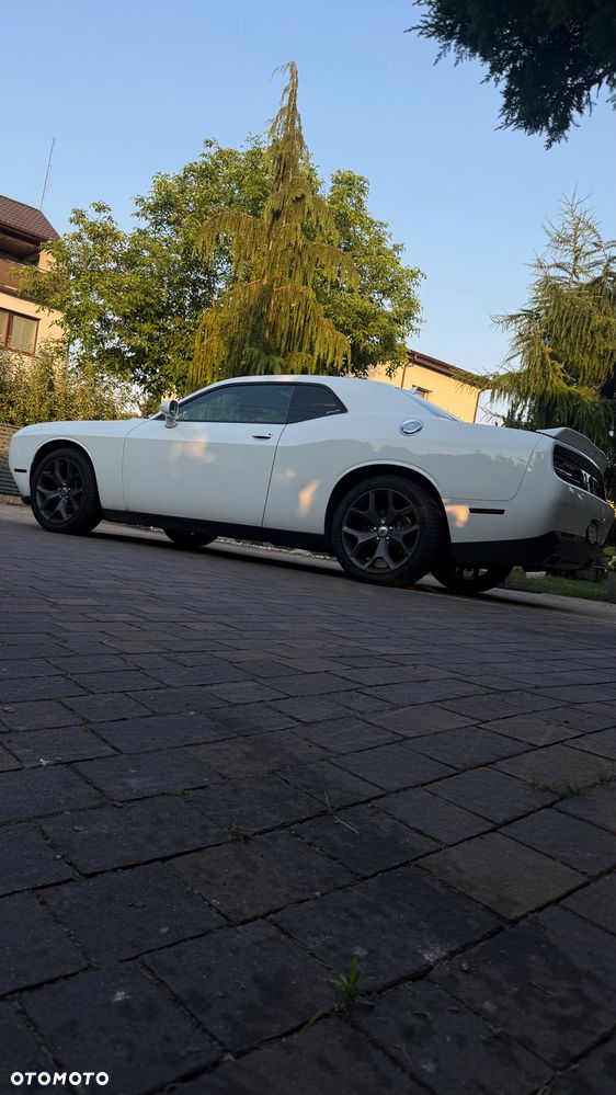 Dodge Challenger - 28